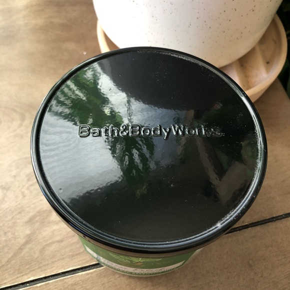 Bath and Body Works Candle - Picture 3 of 4